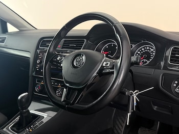 Used Volkswagen Golf 2019 for sale - 79107620: Photo