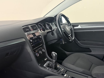 Used Volkswagen Golf 2019 for sale - 79107620: Photo