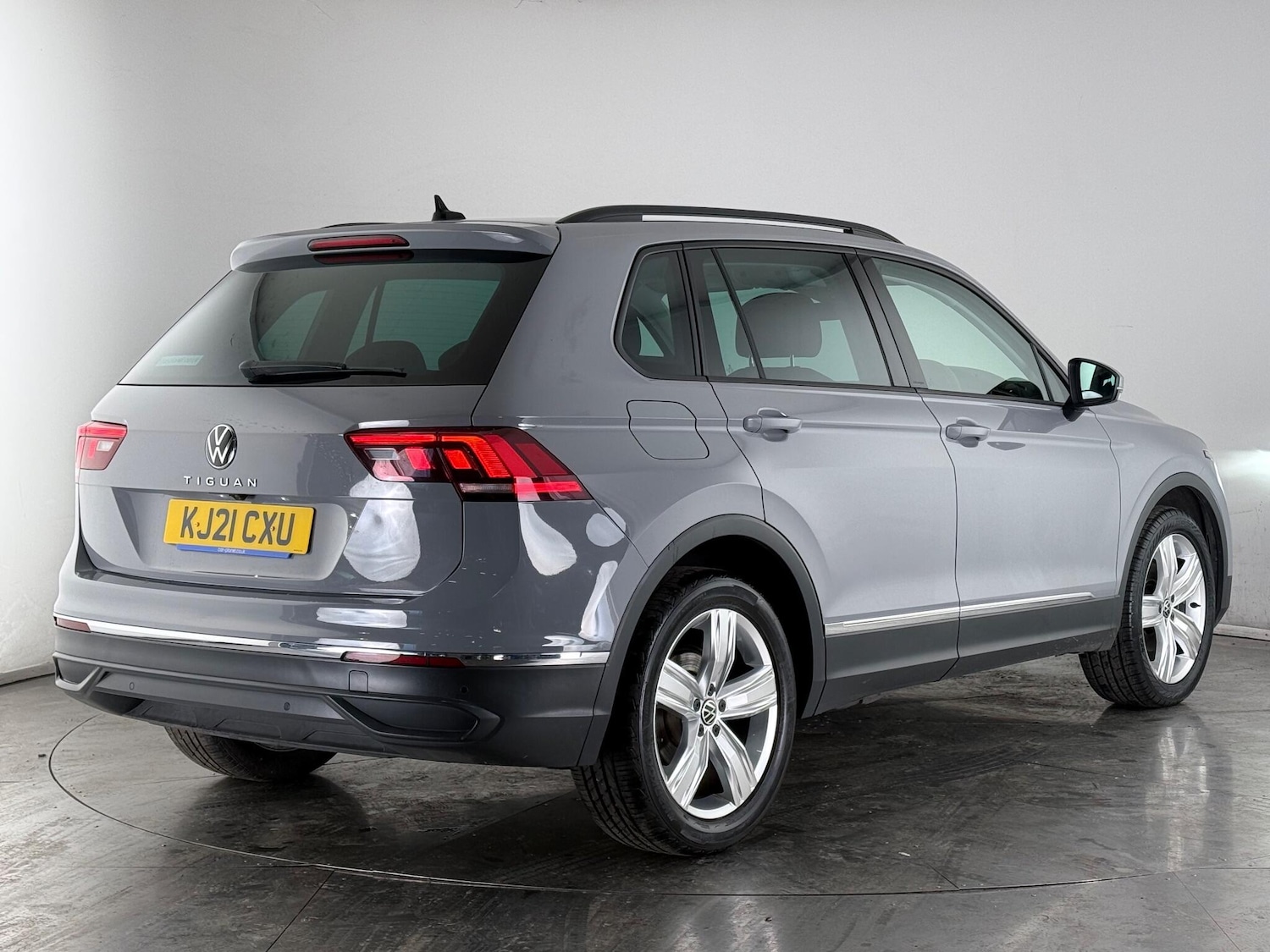 Used Volkswagen Tiguan 2021 for sale - 76898649: Photo 5