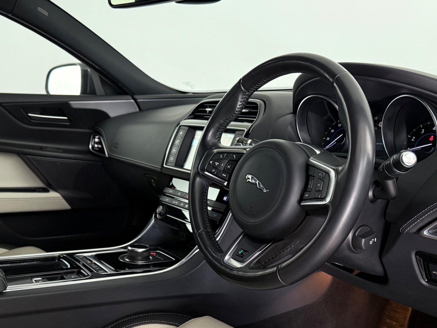 Used Jaguar XE 2018 for sale - 77831667: Photo 10