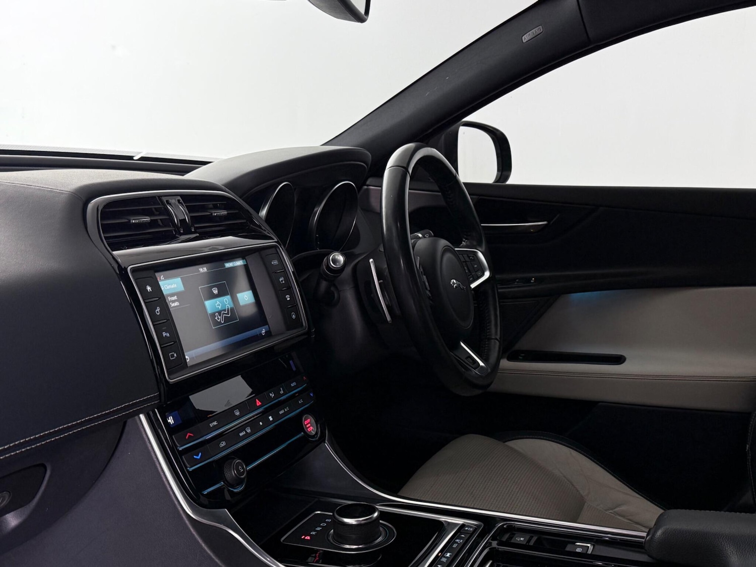 Used Jaguar XE 2018 for sale - 77831667: Photo 12