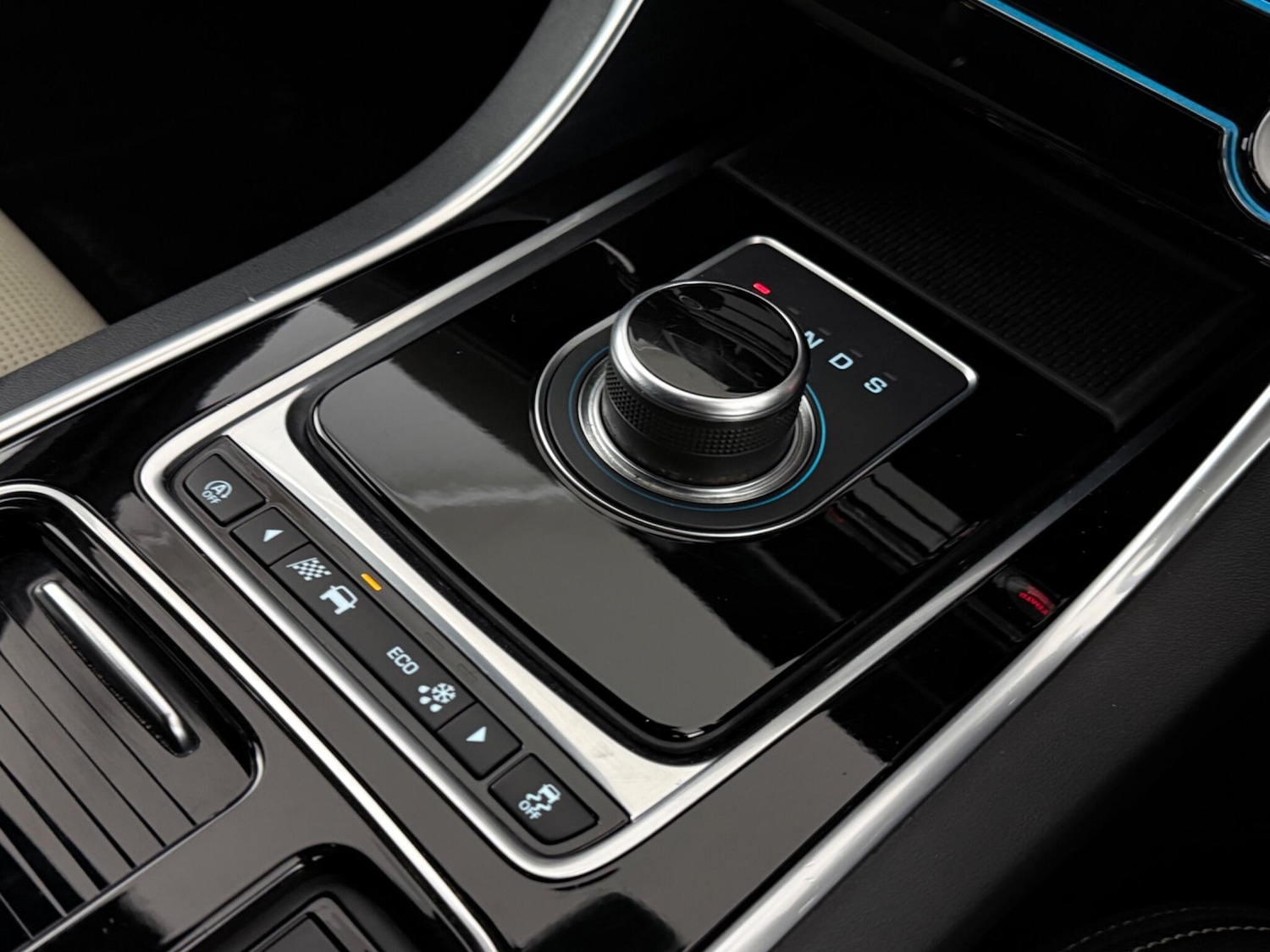 Used Jaguar XE 2018 for sale - 77831667: Photo 29