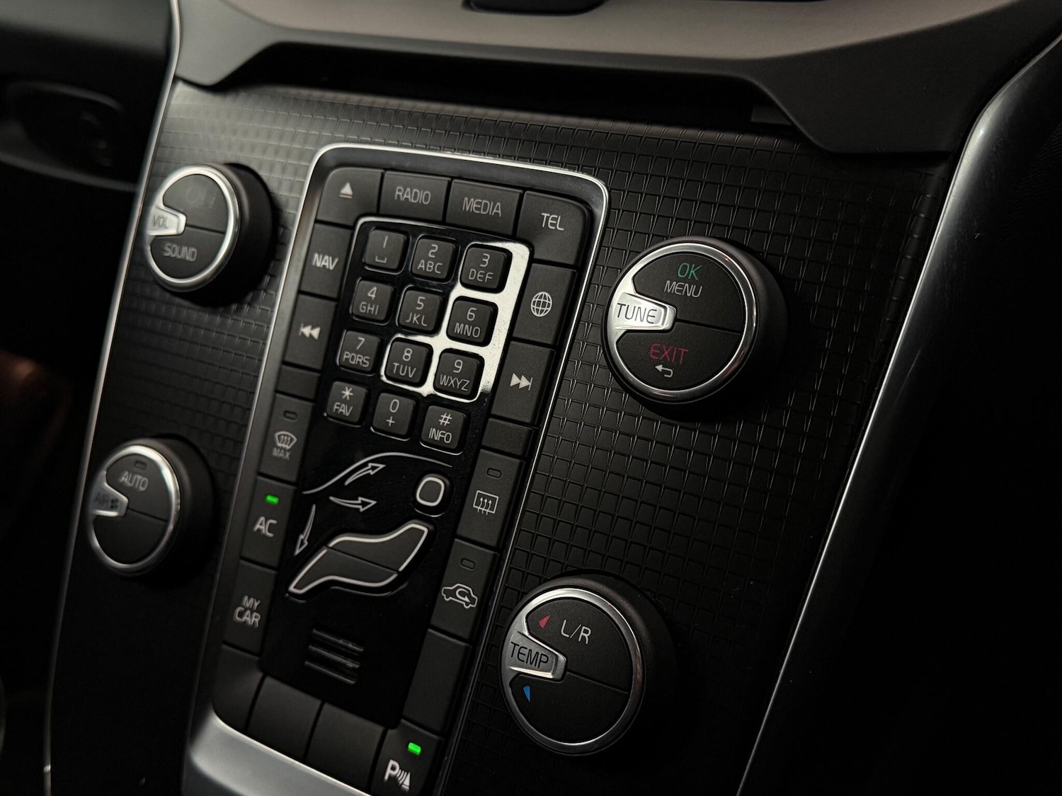 Used Volvo V40 2017 for sale - 77260274: Photo 28