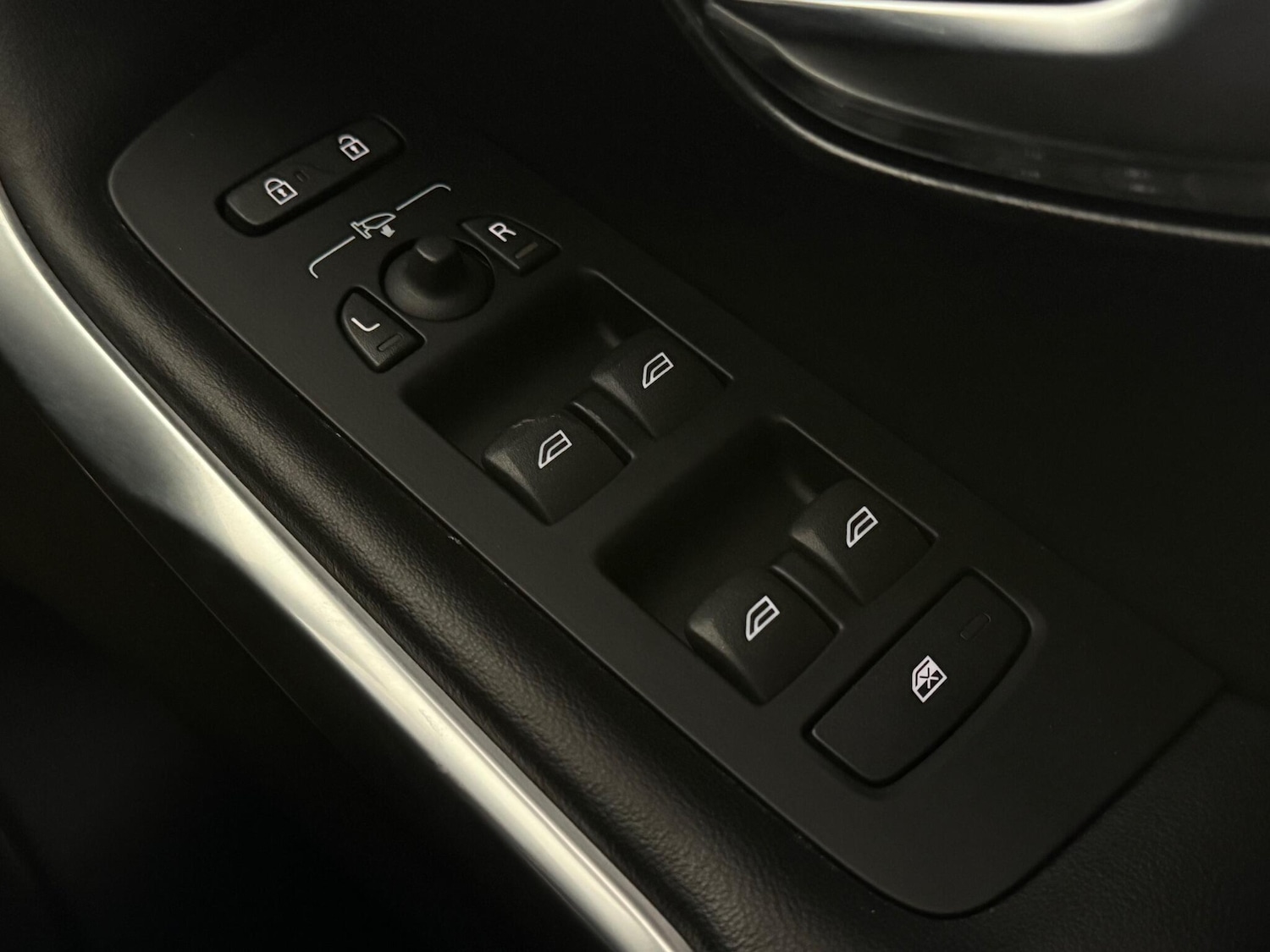 Used Volvo V40 2017 for sale - 77260274: Photo 29