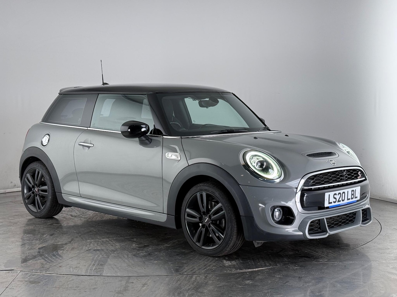 Used MINI Hatch 2020 for sale - 76688558: Photo 1