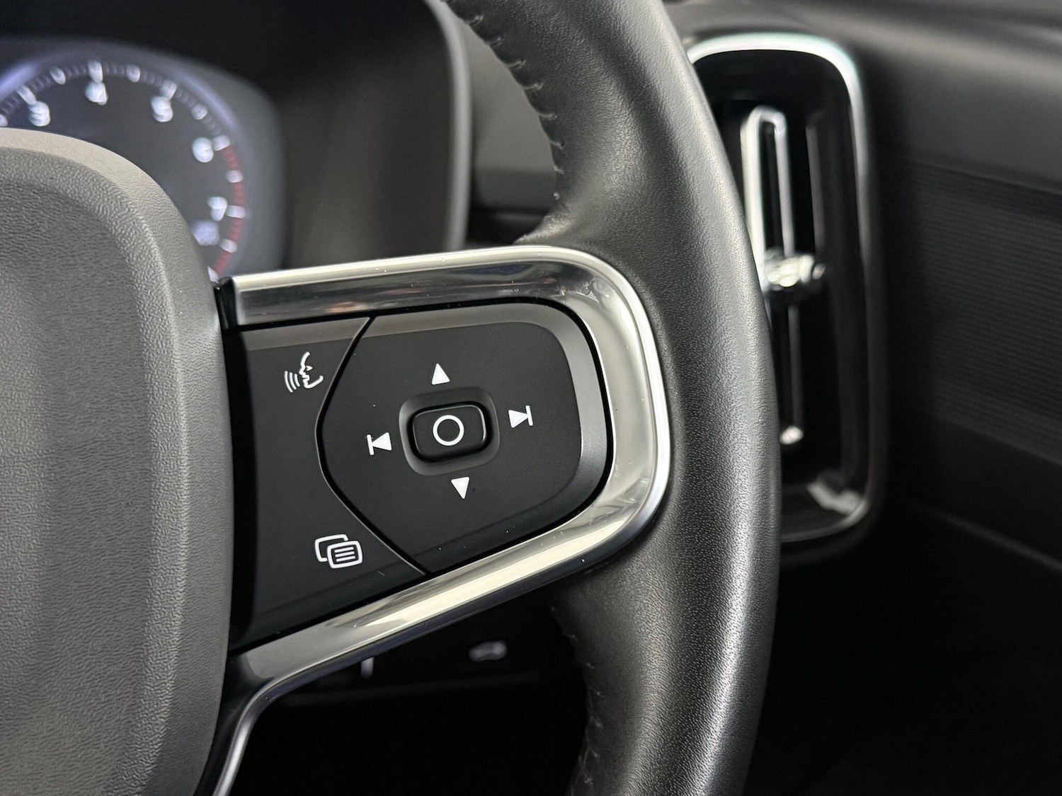 Used Volvo XC40 2020 for sale - 76468424: Photo 31