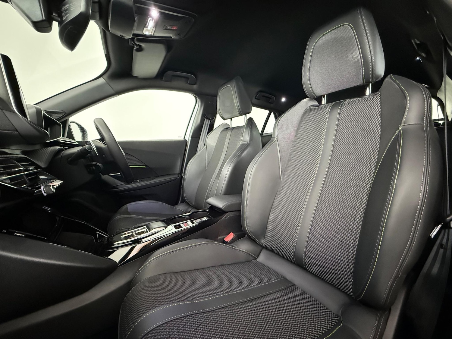 Used Peugeot 2008 2023 for sale - 76468719: Photo 18