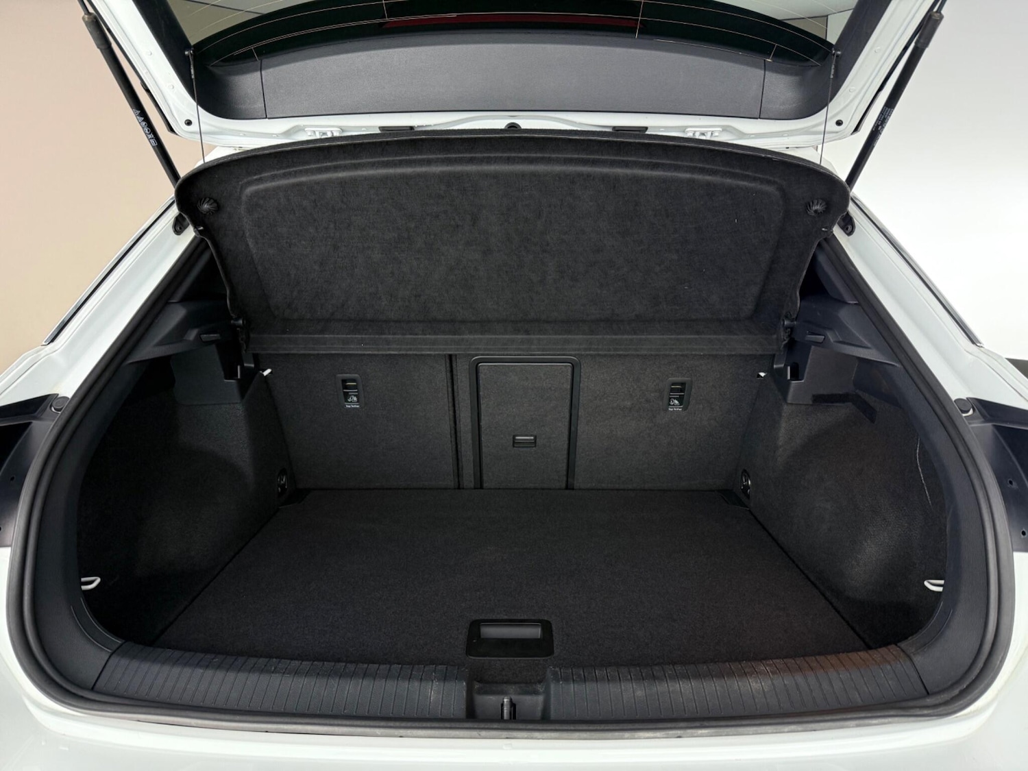 Used Volkswagen T-Roc 2023 for sale - 78063142: Photo 9