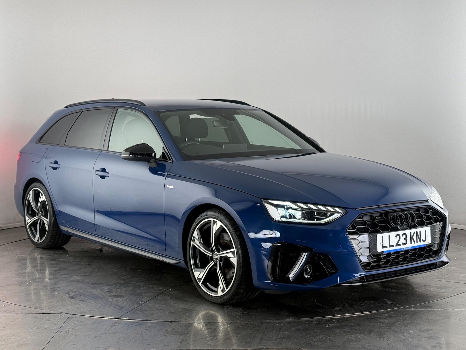 Used Audi A4 Avant 2023 for sale - 76468233: Photo 1