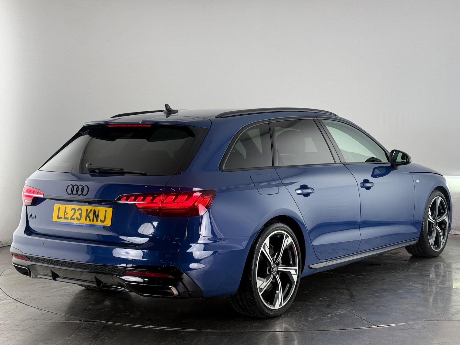 Used Audi A4 Avant 2023 for sale - 76468233: Photo 4