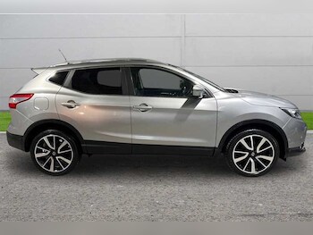 Used Nissan Qashqai 2017 for sale - 76390230: Photo