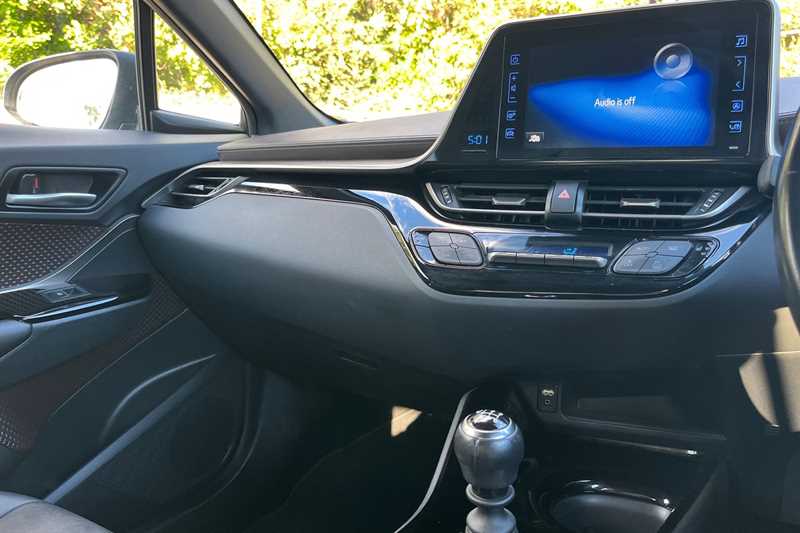 Used Toyota C-HR 2018 for sale - 75860330: Photo 17