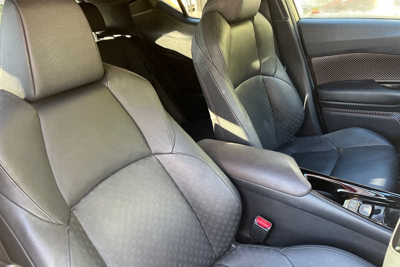 Used Toyota C-HR 2018 for sale - 75860330: Photo 29