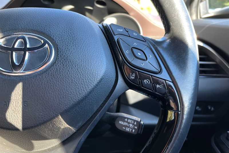 Used Toyota C-HR 2018 for sale - 75860330: Photo 43