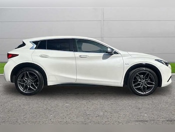 Used Infiniti Q30 2017 for sale - 78137118: Photo