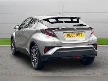 Used Toyota C-HR 2019 for sale - 77111971: Photo