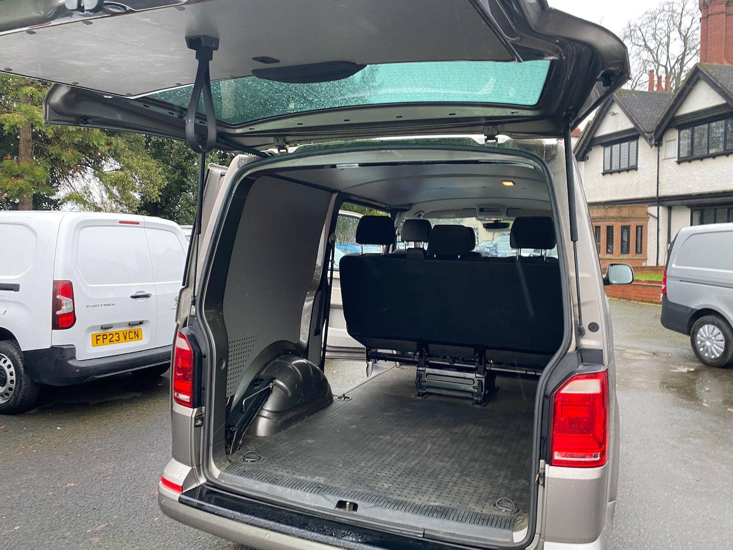 Used Volkswagen Transporter 2018 for sale - 77549772: Photo 12