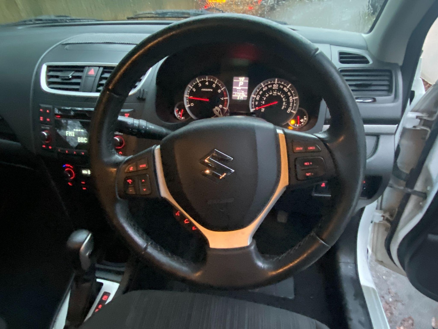 Used Suzuki Swift 2013 for sale - 77304834: Photo 10