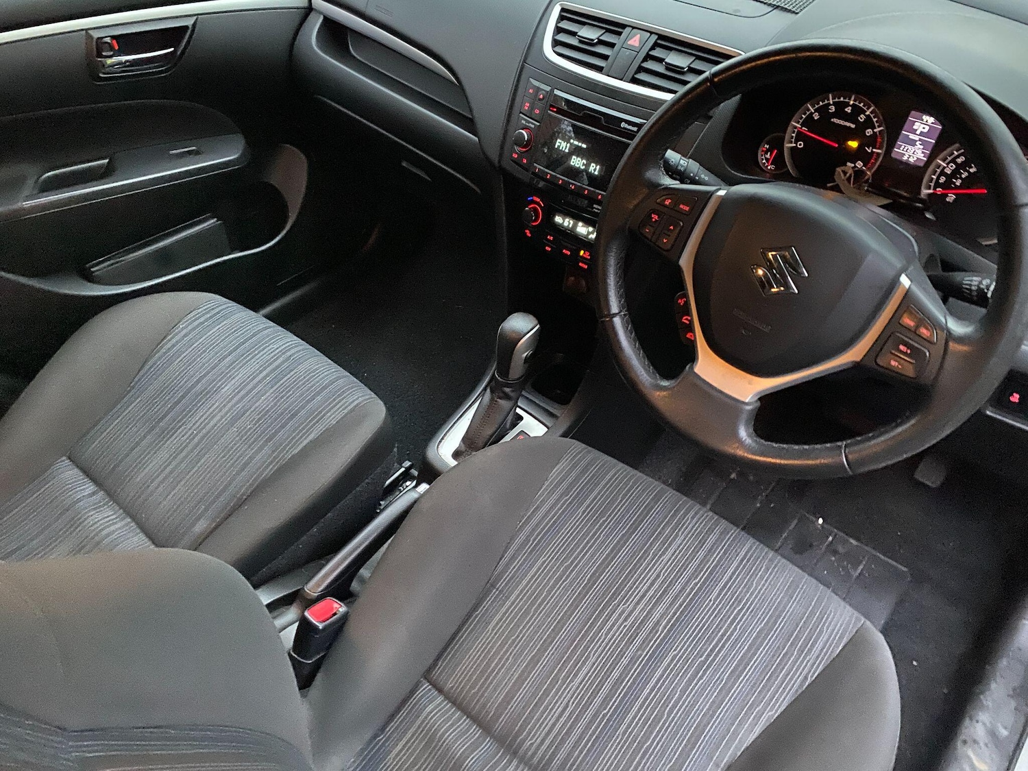 Used Suzuki Swift 2013 for sale - 77304834: Photo 3