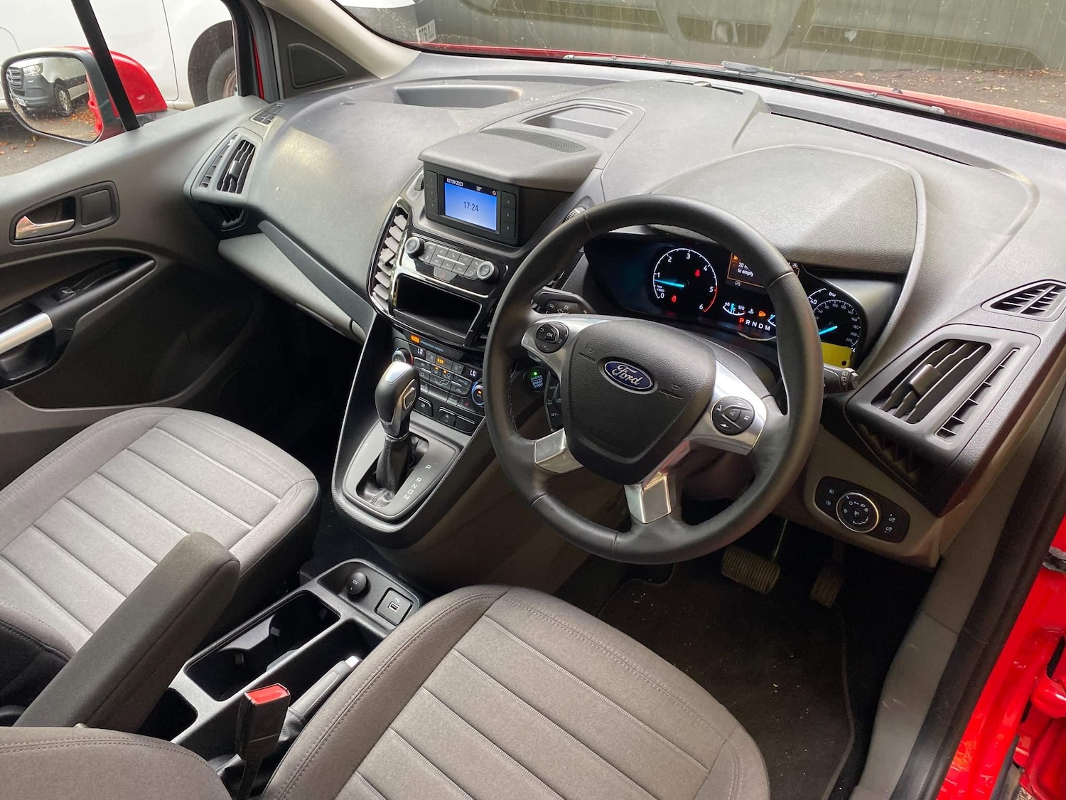 Used Ford Grand Tourneo Connect 2021 for sale - 76997590: Photo 6