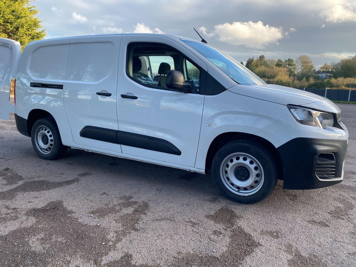 Used Peugeot Partner 2023 for sale - 77358490: Photo 9