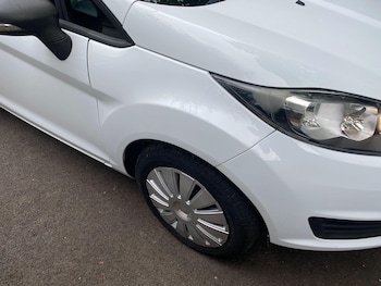 Used Ford Fiesta 2015 for sale - 78772869: Photo