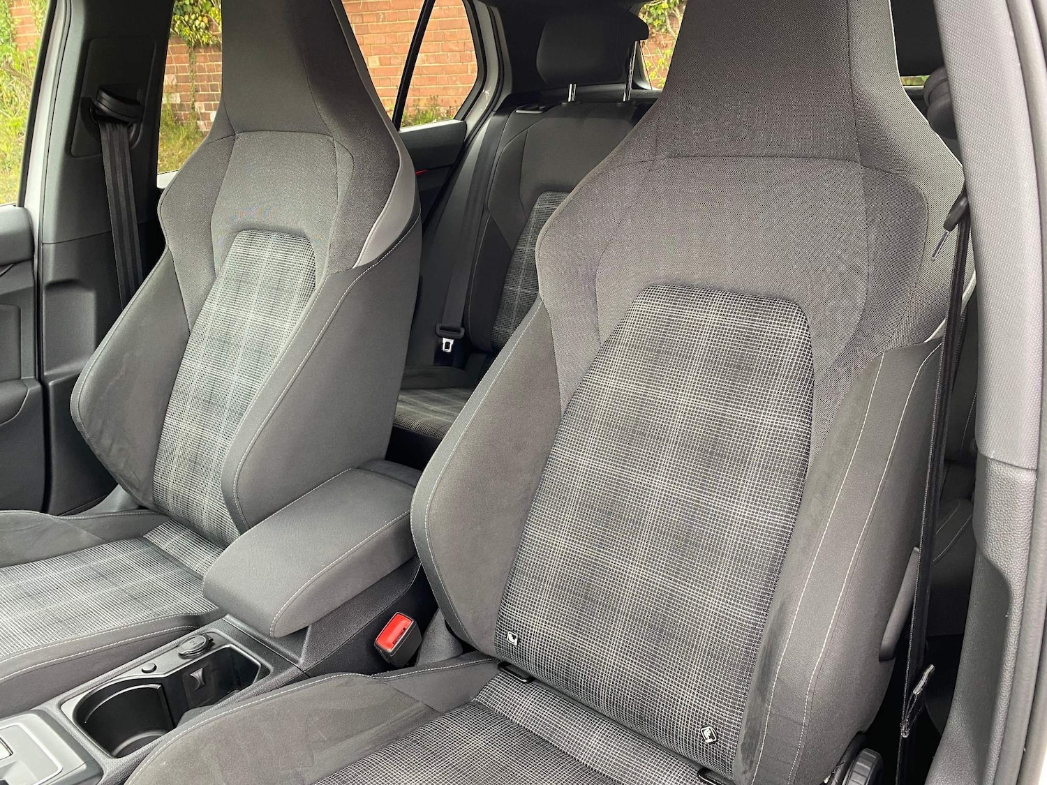 Used Volkswagen Golf for sale - 76952330: Photo 2