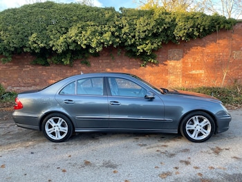 Used Mercedes-Benz E Class 2009 for sale - 76993290: Photo