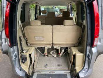 Used Nissan Serena 2006 for sale - 74372598: Photo