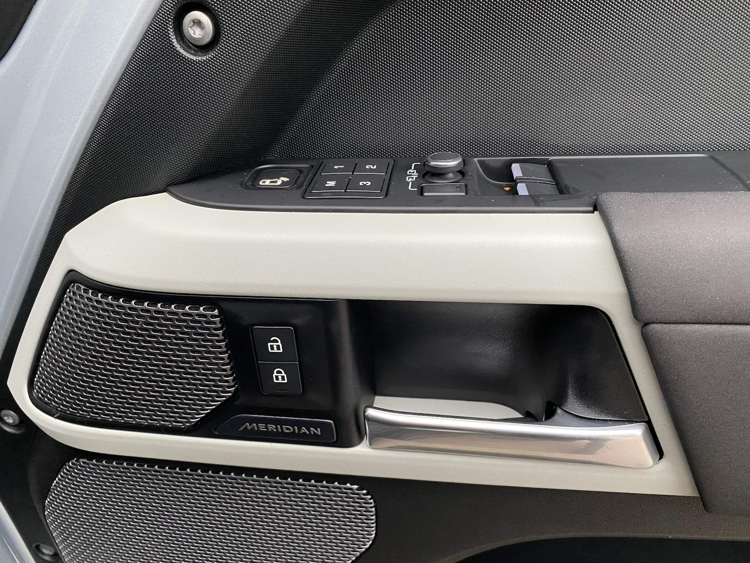 Used Land Rover Defender 90 2021 for sale - 76377273: Photo 16