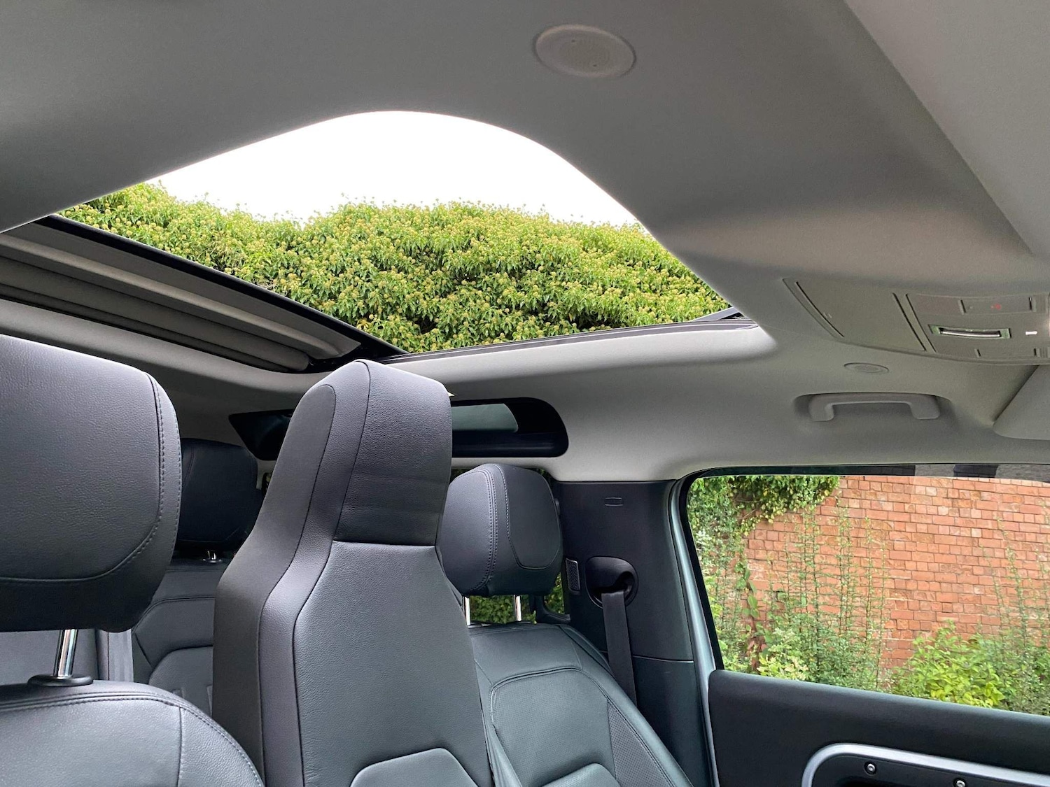 Used Land Rover Defender 90 2021 for sale - 76377273: Photo 4