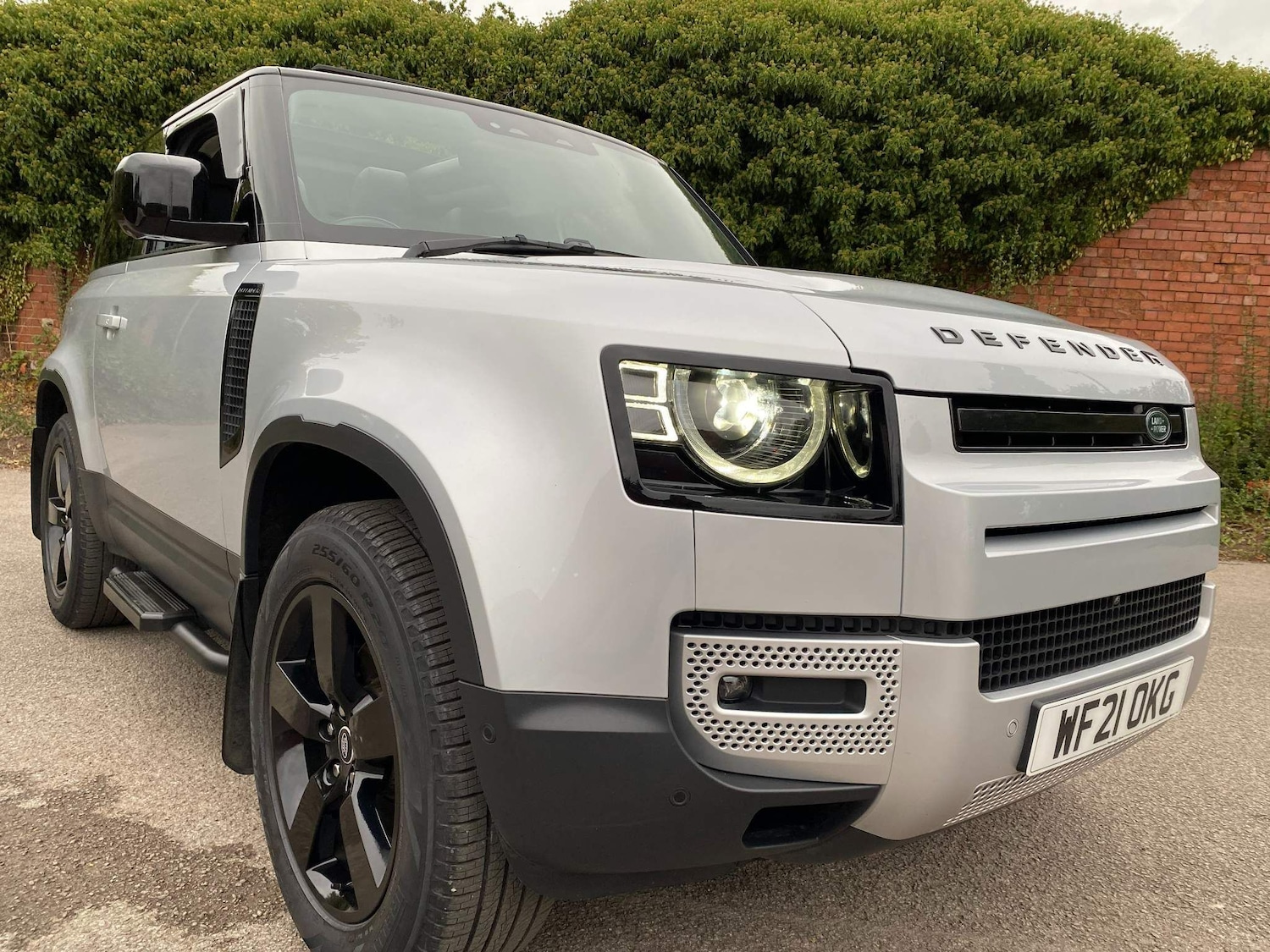 Used Land Rover Defender 90 2021 for sale - 76377273: Photo 9