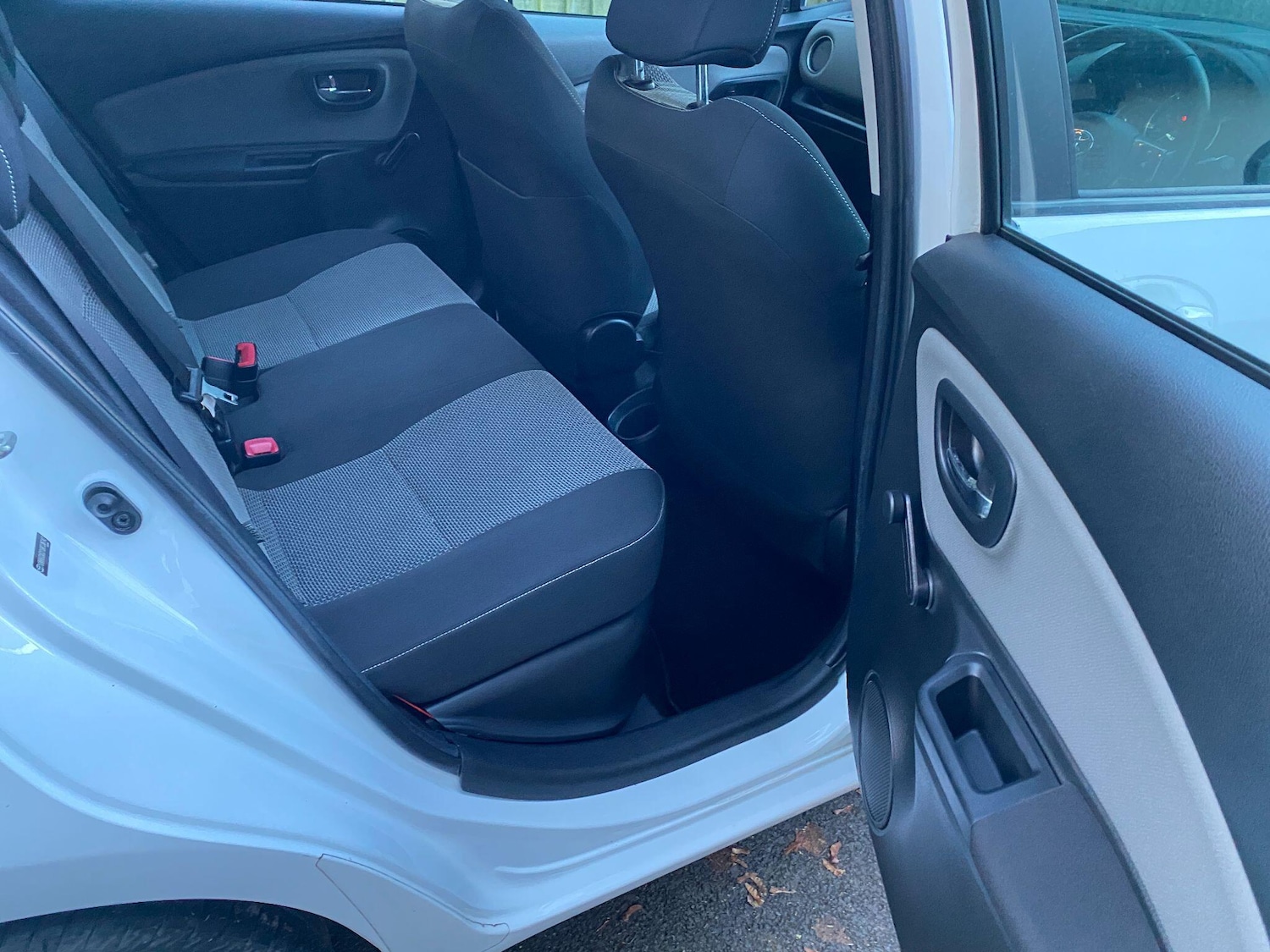 Used Toyota Yaris 2015 for sale - 77306214: Photo 14