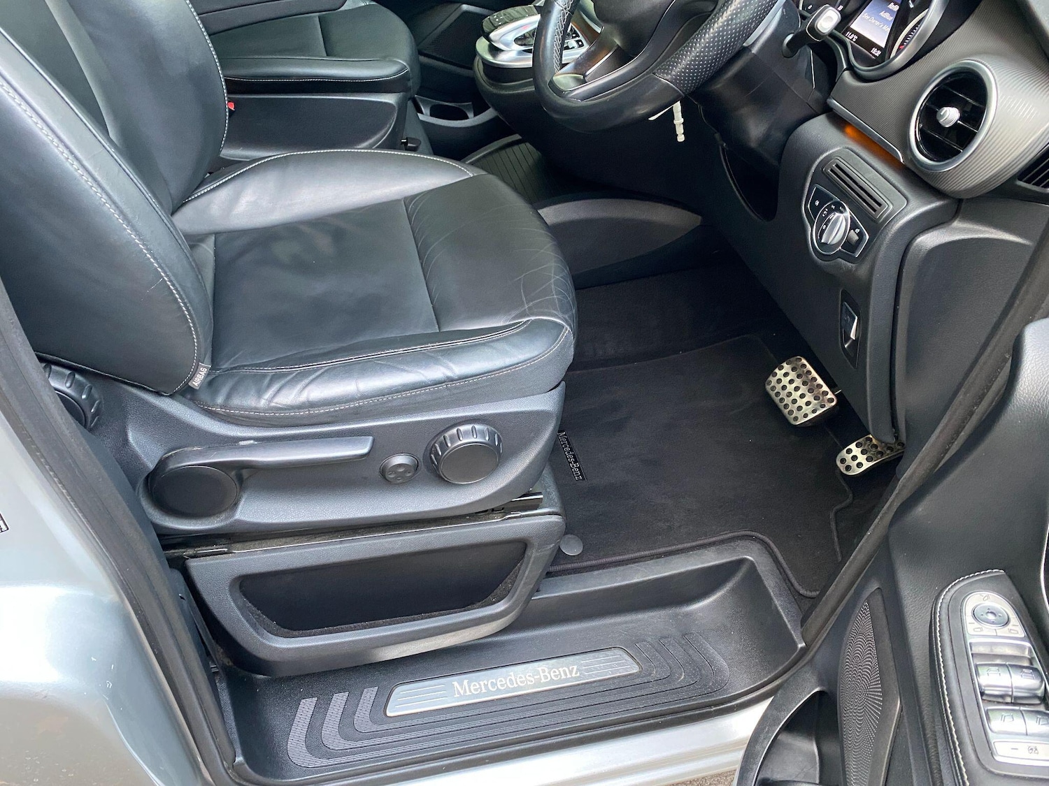 Used Mercedes-Benz V-Class 2018 for sale - 76370604: Photo 23