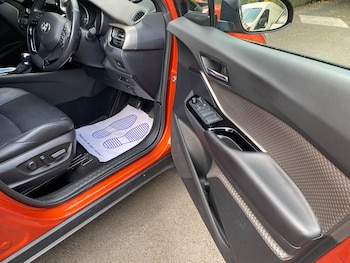 Used Toyota C-HR 2021 for sale - 76270022: Photo