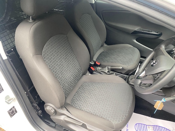Used Vauxhall Corsa Van 2018 for sale - 76239867: Photo 2