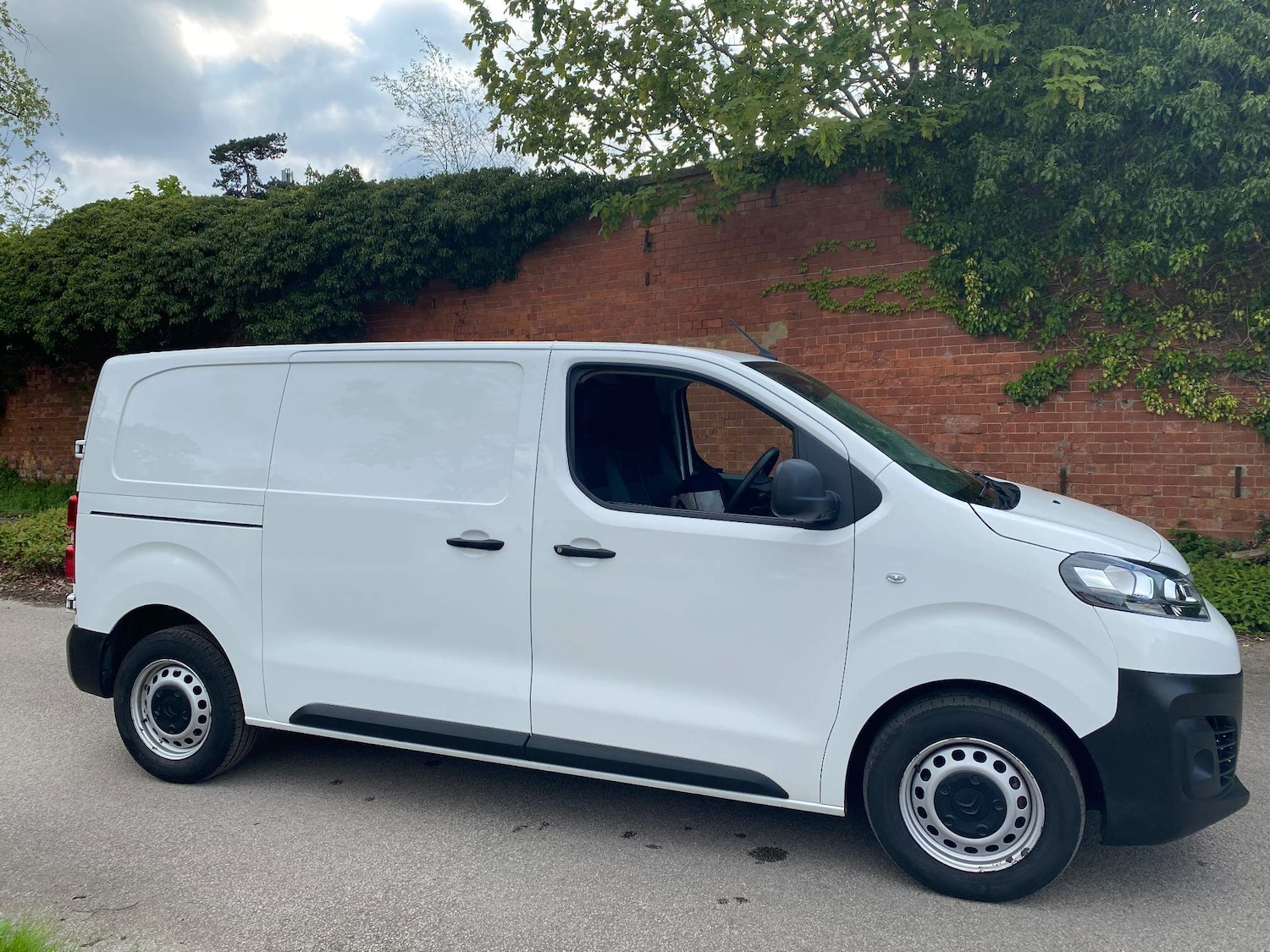 Used Citroen Dispatch 2019 for sale - 76995921: Photo 2