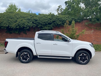 Nissan - Navara