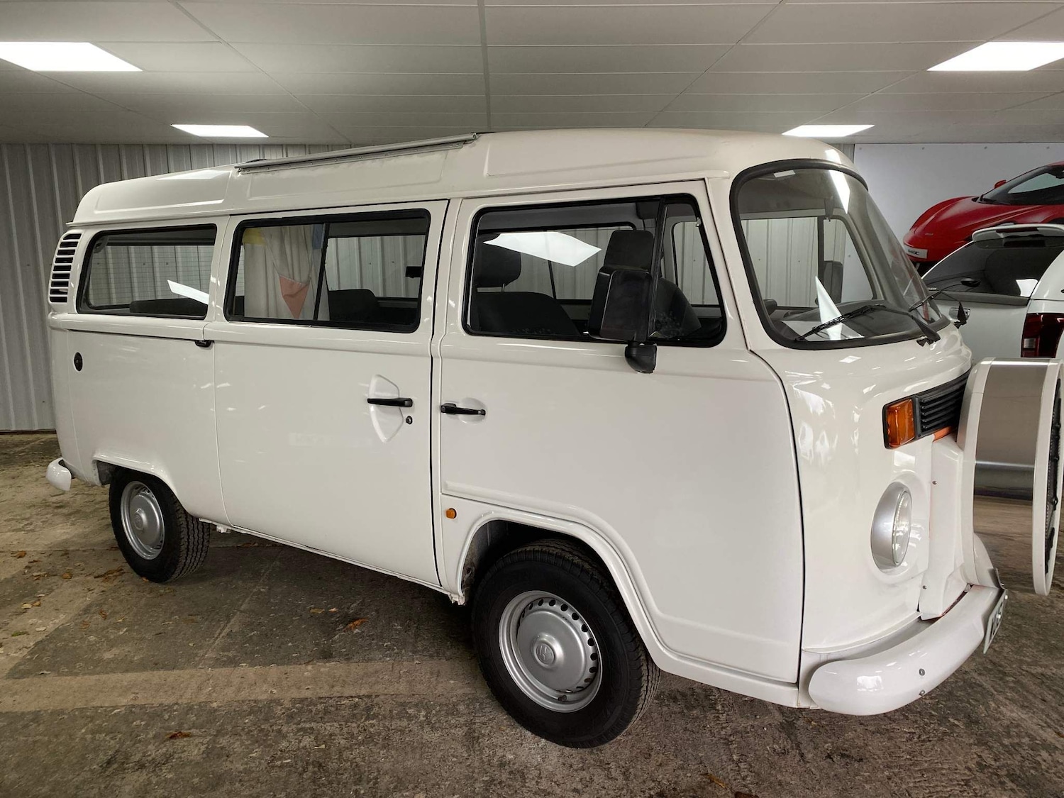 Used Volkswagen Campervan for sale - 76988136: Photo 3