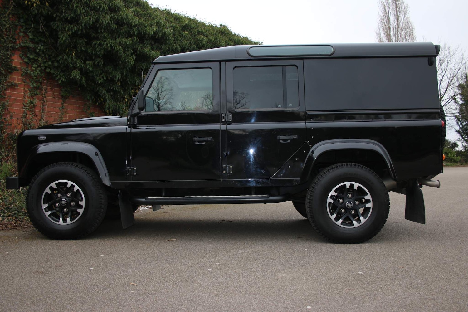 Used Land Rover Defender 110 for sale - 78220143: Photo 17