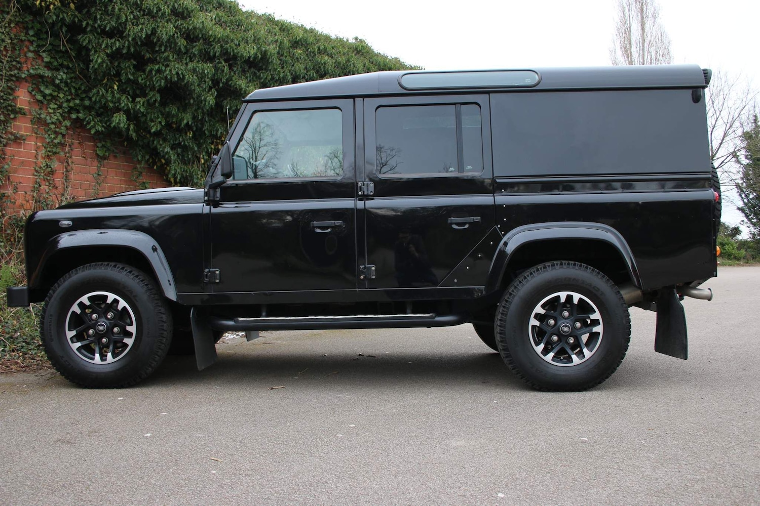 Used Land Rover Defender 110 for sale - 78220143: Photo 6