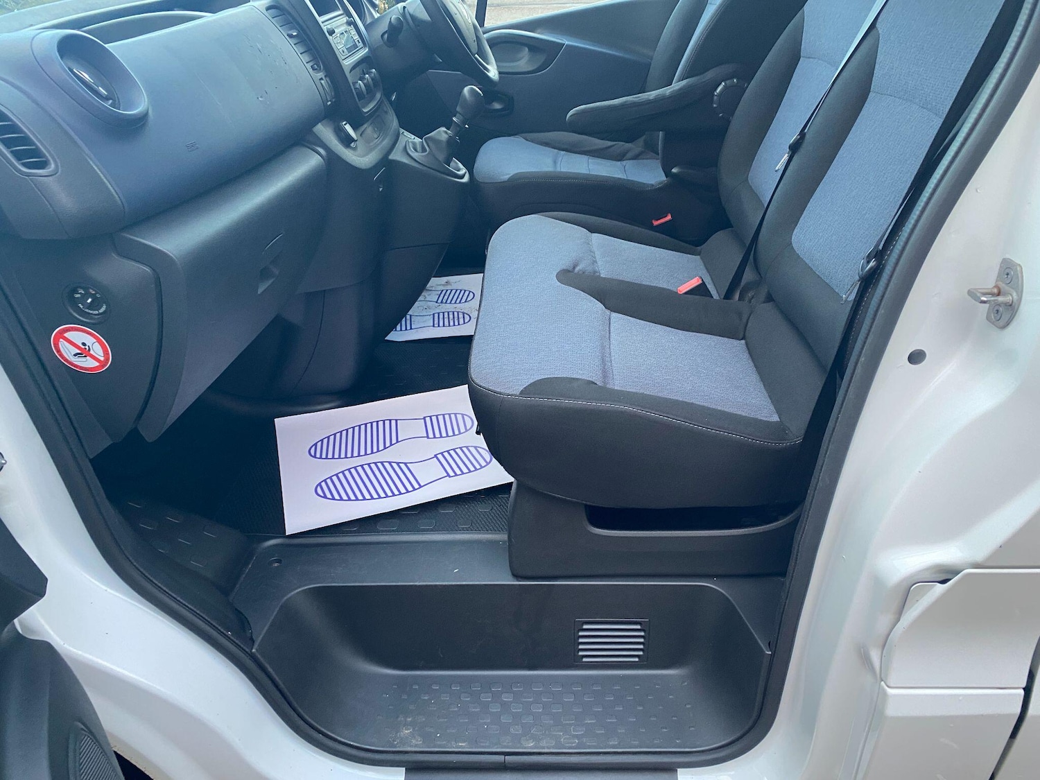 Used Vauxhall Vivaro 2015 for sale - 77016799: Photo 3