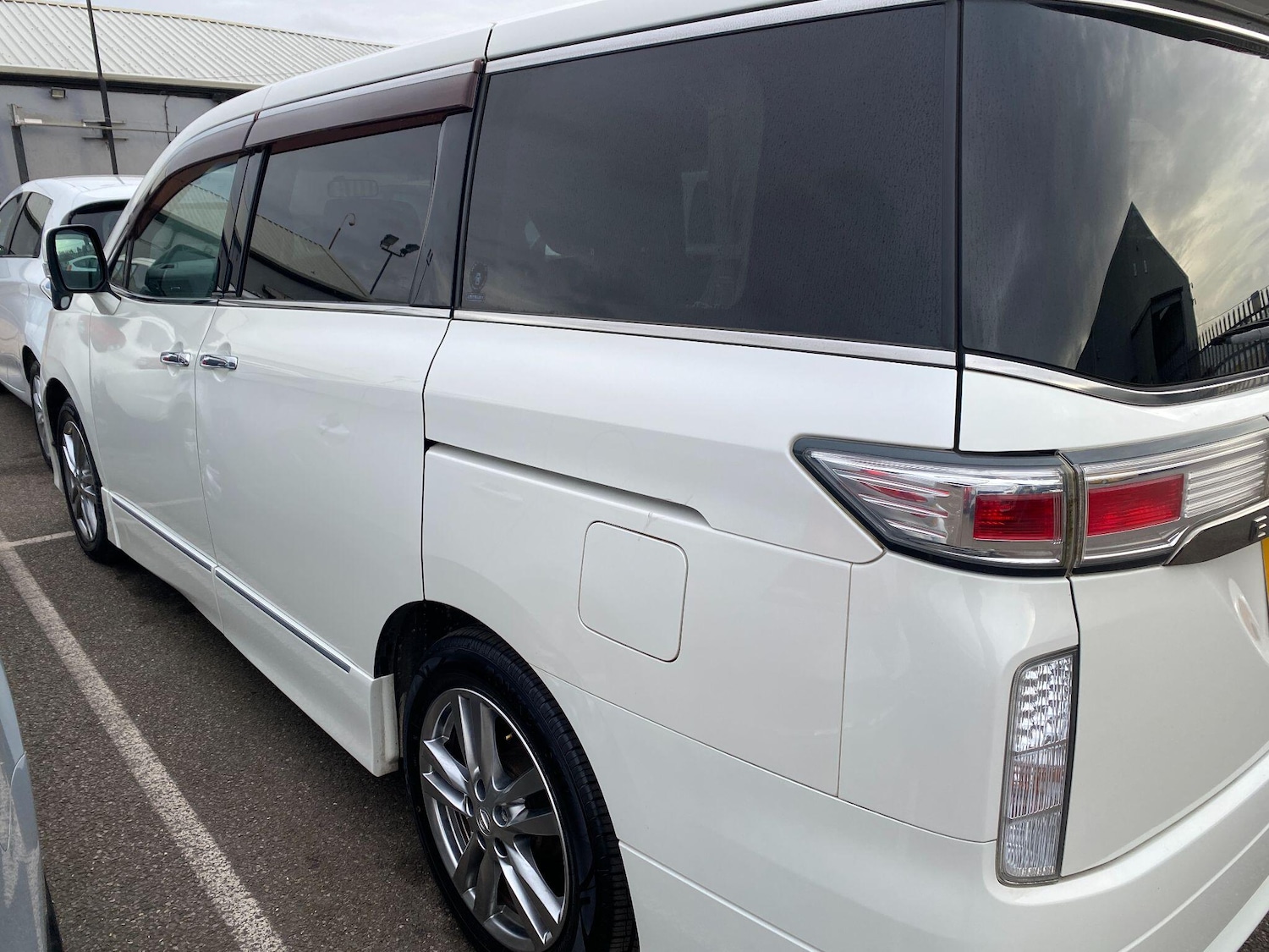 Used Nissan Elgrand 2021 for sale - 77696314: Photo 3