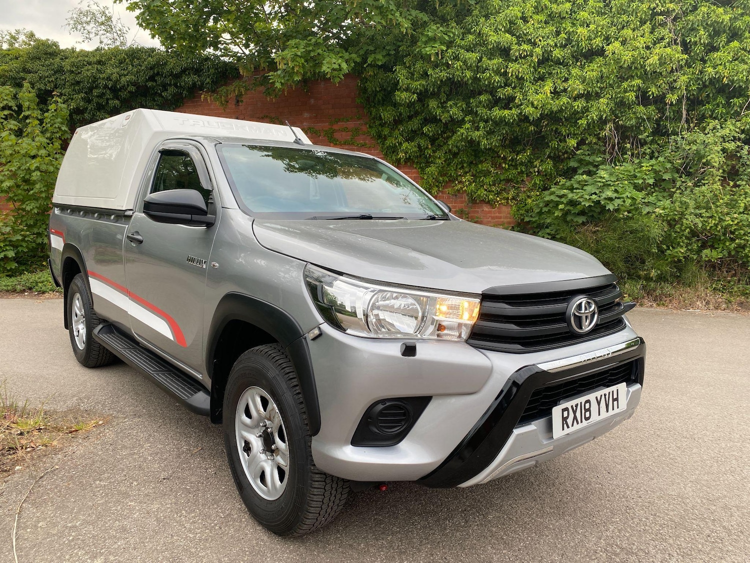Used Toyota Hilux 2018 for sale - 76269621: Photo 2