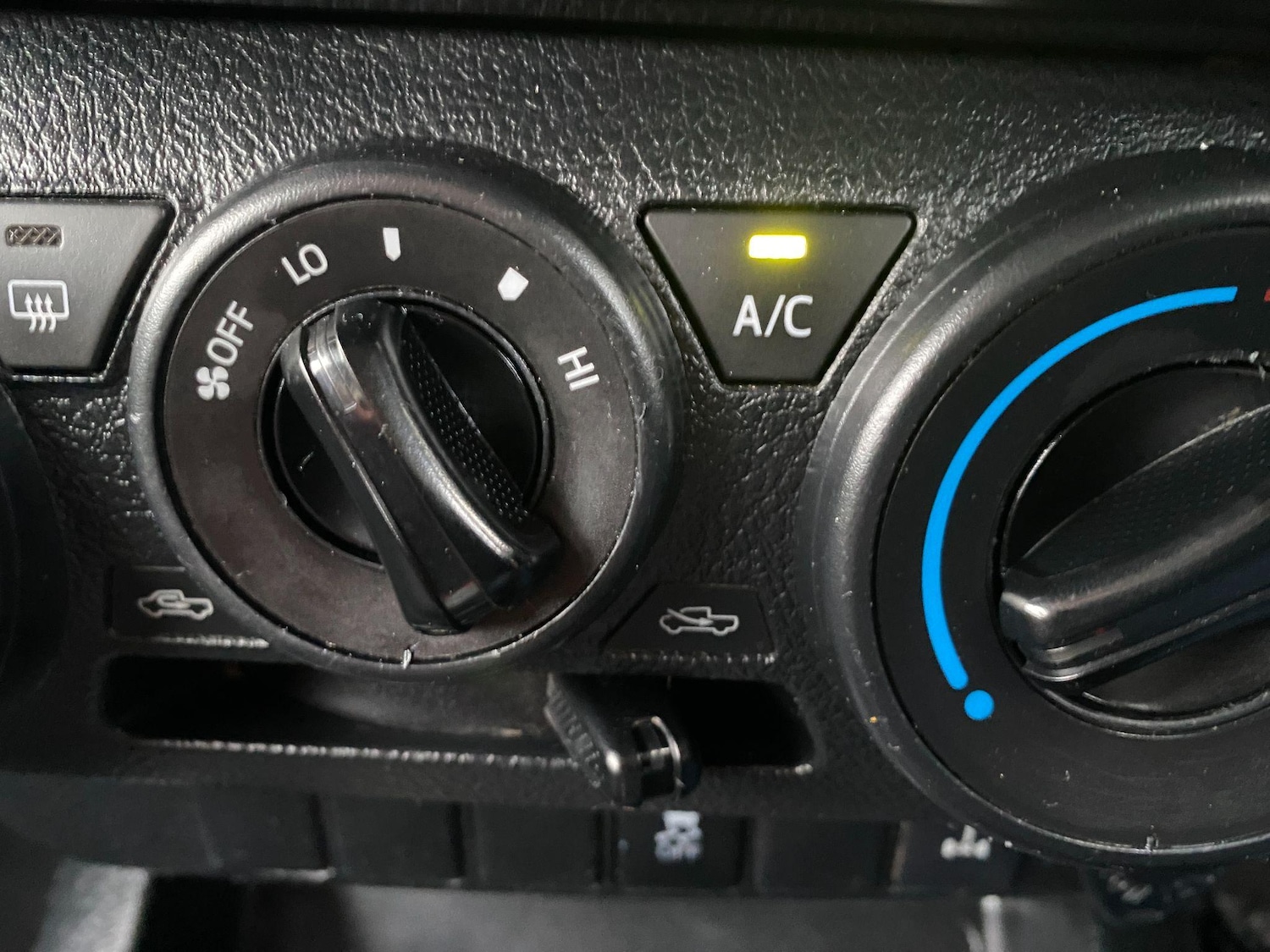 Used Toyota Hilux 2018 for sale - 76269621: Photo 27