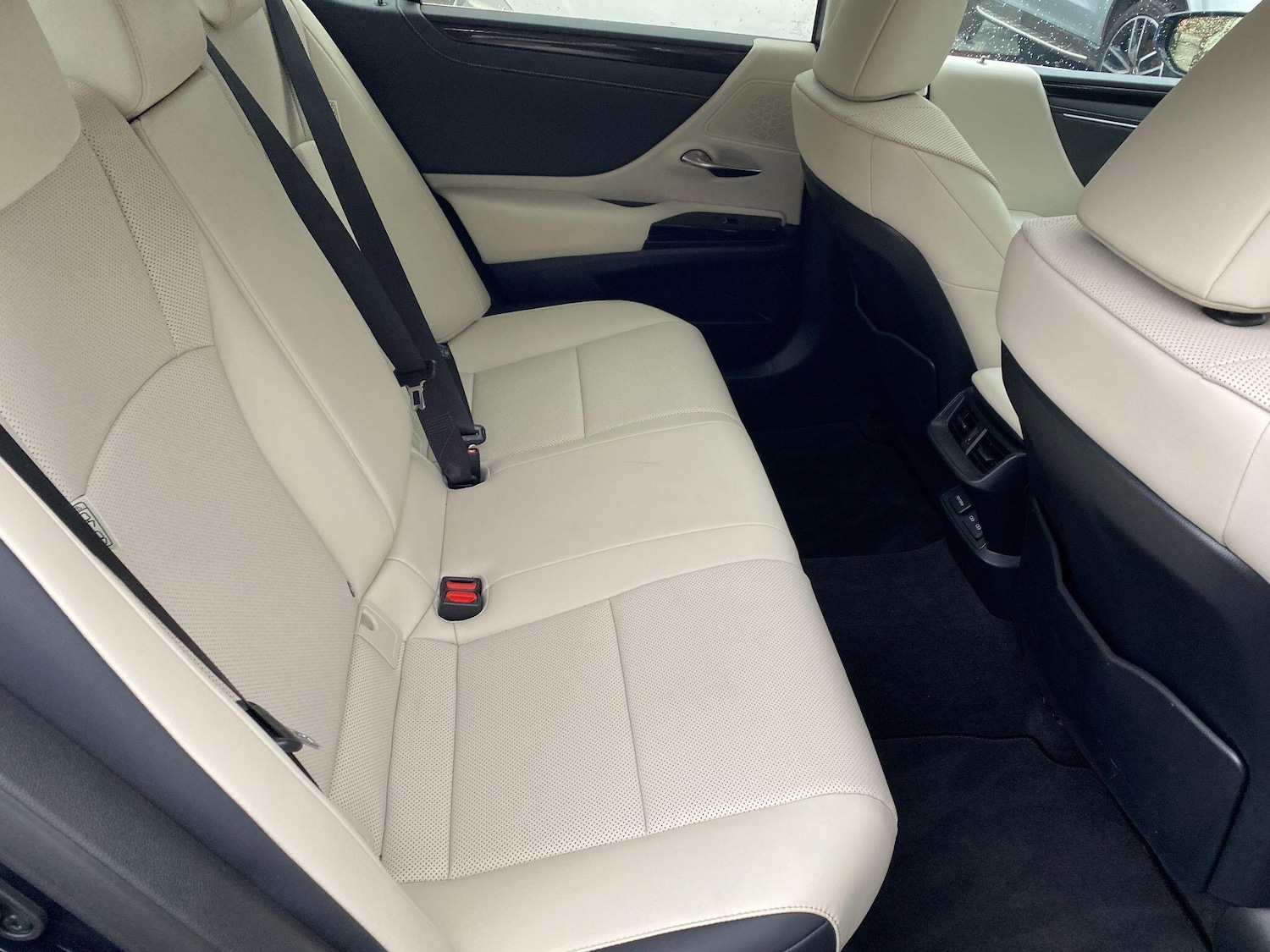 Used Lexus ES 2025 for sale - 76802260: Photo 4