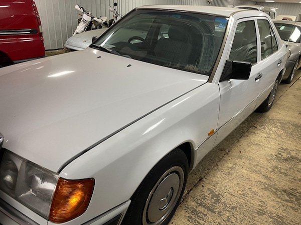 Used Mercedes-Benz 220 1993 for sale - 75608970: Photo 21