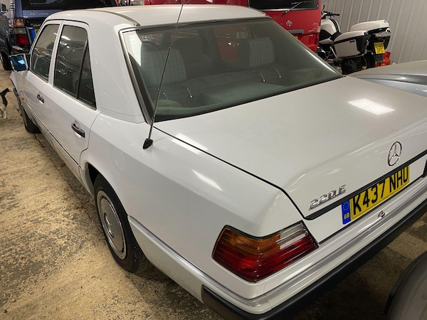 Used Mercedes-Benz 220 1993 for sale - 75608970: Photo 23