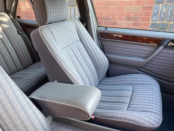 Used Mercedes-Benz 220 1993 for sale - 75608970: Photo 2