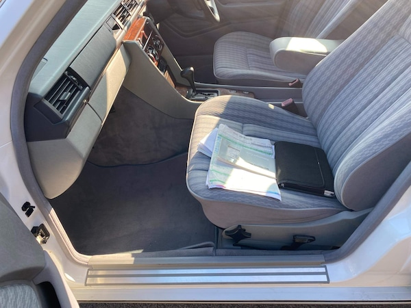 Used Mercedes-Benz 220 1993 for sale - 75608970: Photo 5